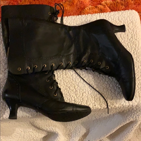 Black Boots - Picture 7 of 9
